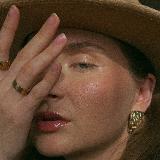 Аватарка канала lizi.moon монетизация личного бренда