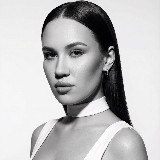 Аватарка канала llerkk🩶 Промты для ИИ фотосессии