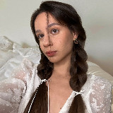 Аватарка канала quurbi шепоче 🤍